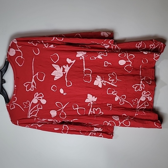 Chalet et ceci Mackenzie Top in Carmine Print ~ Crinkle Top - Picture 13 of 16